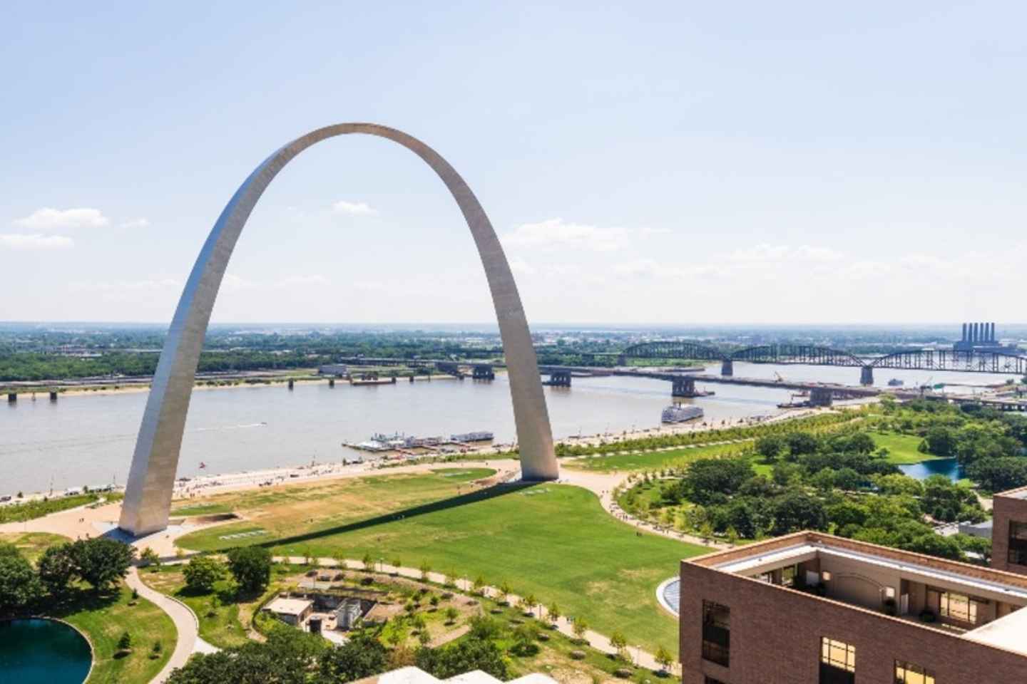 St. Louis: Guided Tour with Boat Cruise and Helicopter Ride thumbnail